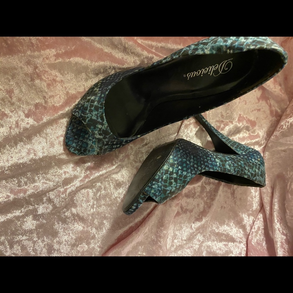 Snake blue shoes